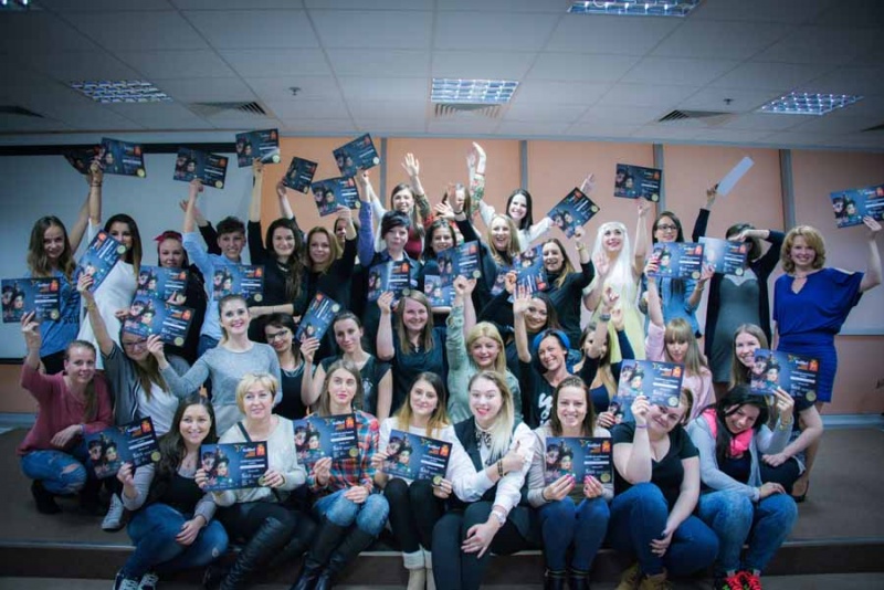 6 марта в Варшаве стартовал первый отборочный тур Международного Благотворительного Чемпионата мастеров по наращиванию ресниц «Колибри»